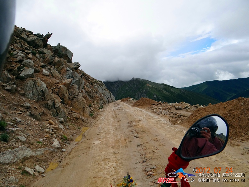 雀儿山是我们走的最险路最烂得山，没掉下去真是万幸