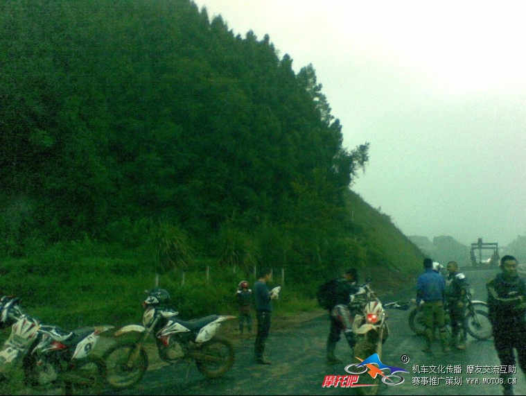 下了雨的，，好冷哦