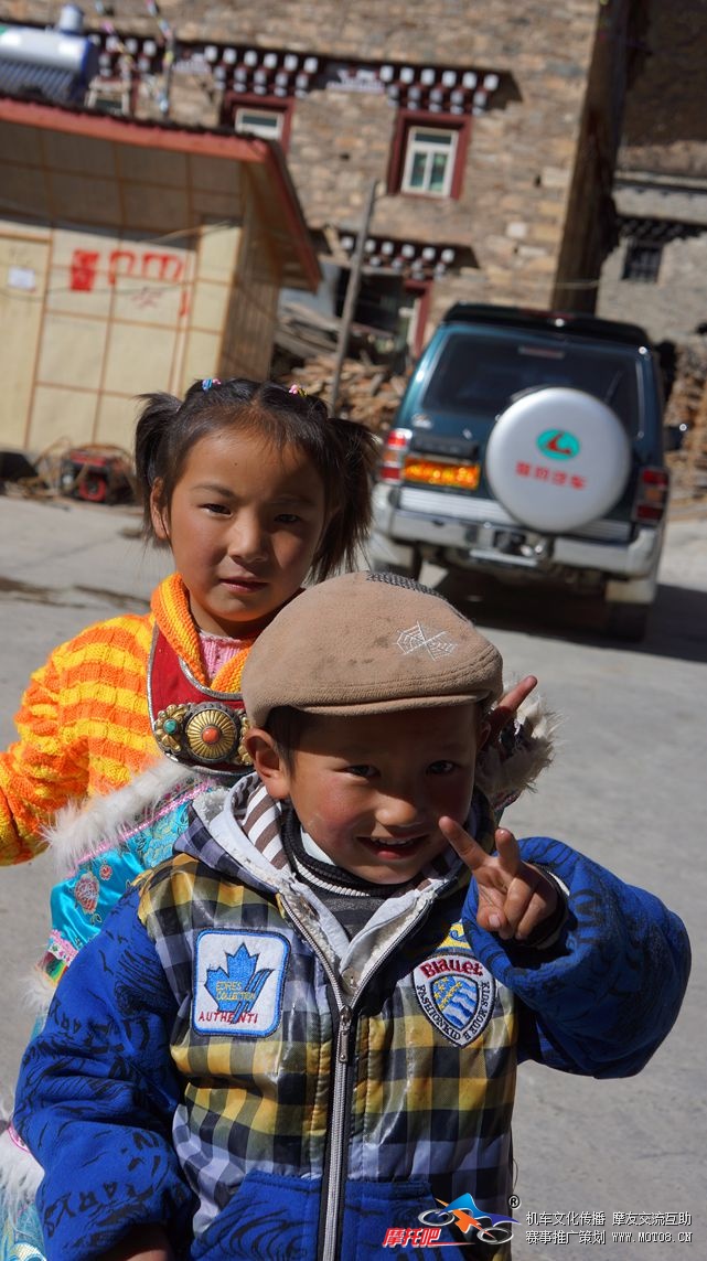 快乐的藏族儿童