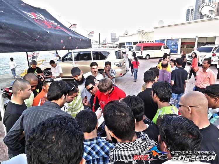 Publicznosc_show_Dubaj_Stunter13.jpg