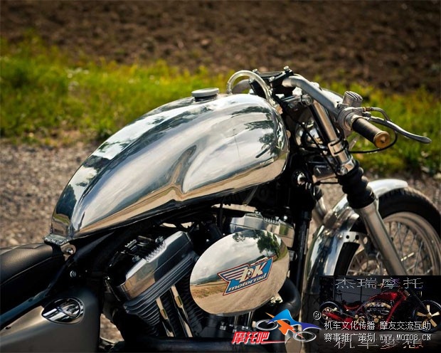 Harley-Davidson_883_19.jpg