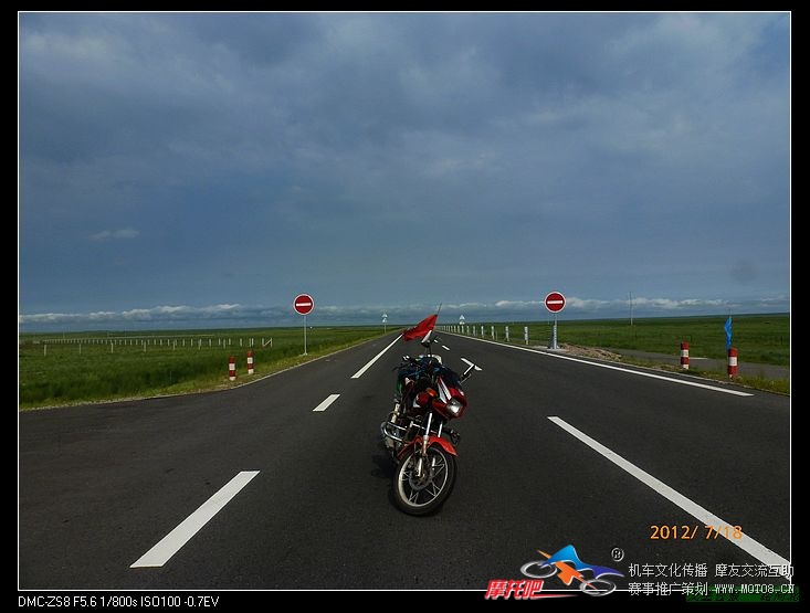 一路沿着中蒙边境狂奔，刚把暴雨甩在身后。