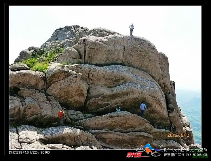 她骄傲 山顶下望