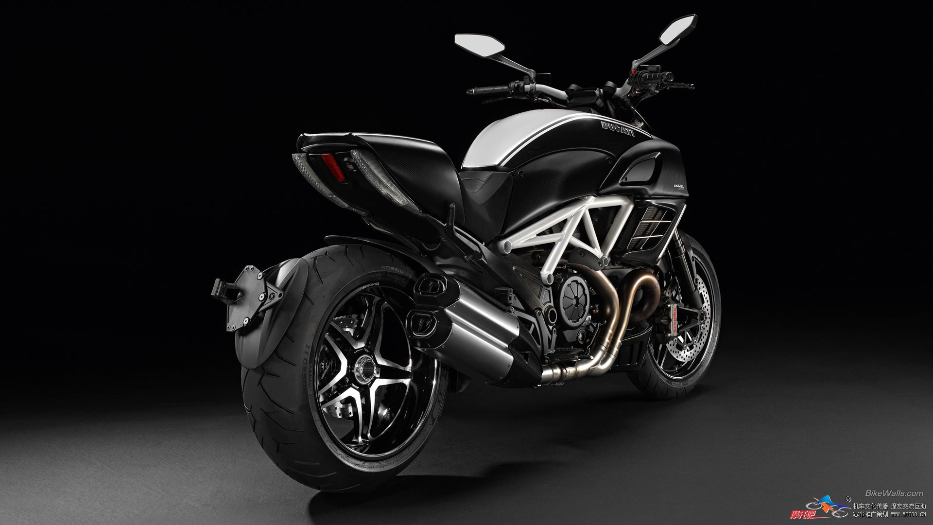 Ducati_Diavel_AMG_2011_02_1920x1080.jpg