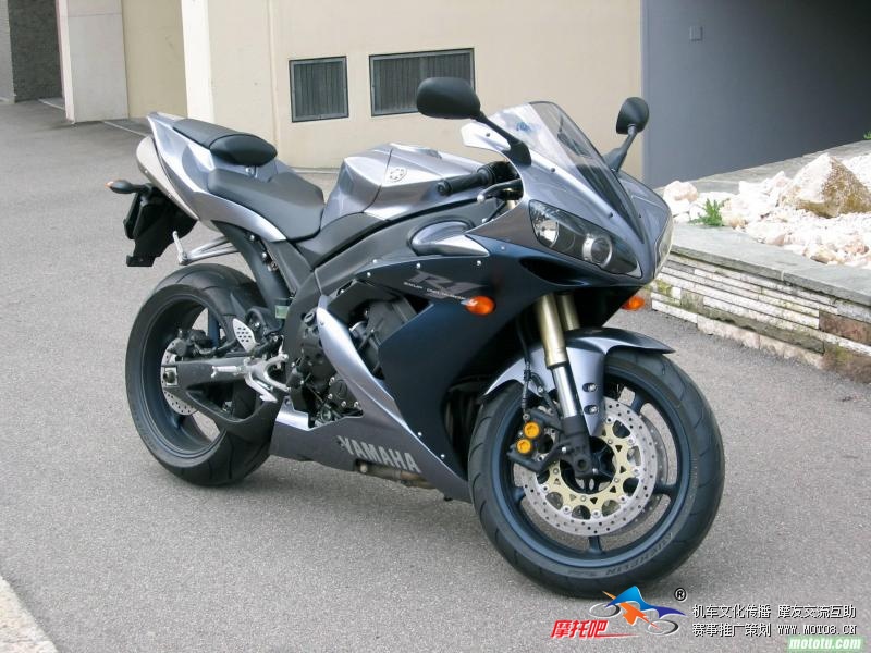 1226971943233501-Yamaha-YZF-R1.jpg