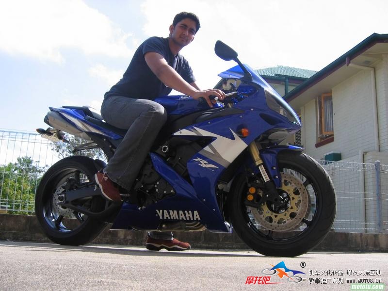 1227052917233637-Yamaha-YZF-R1.jpg