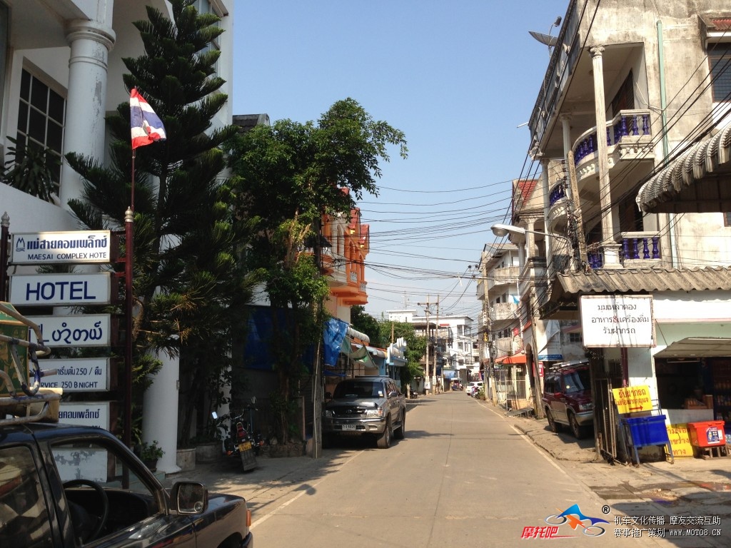 住的酒店和缅甸一河之隔