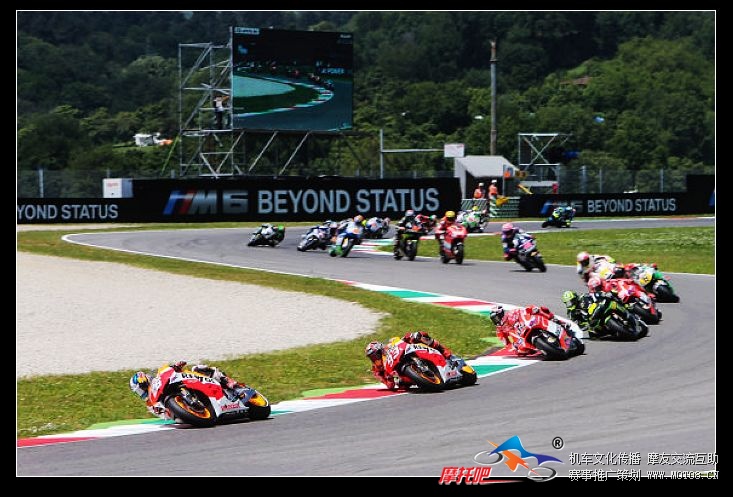 nEO_IMG_100_MotoGP 2013 Mugello Rennen und GridGirls.jpg.2235292.jpg