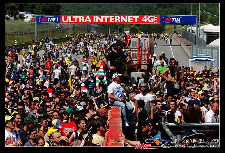 nEO_IMG_460_MotoGP 2013 Mugello Rennen und GridGirls.jpg.2235212.jpg