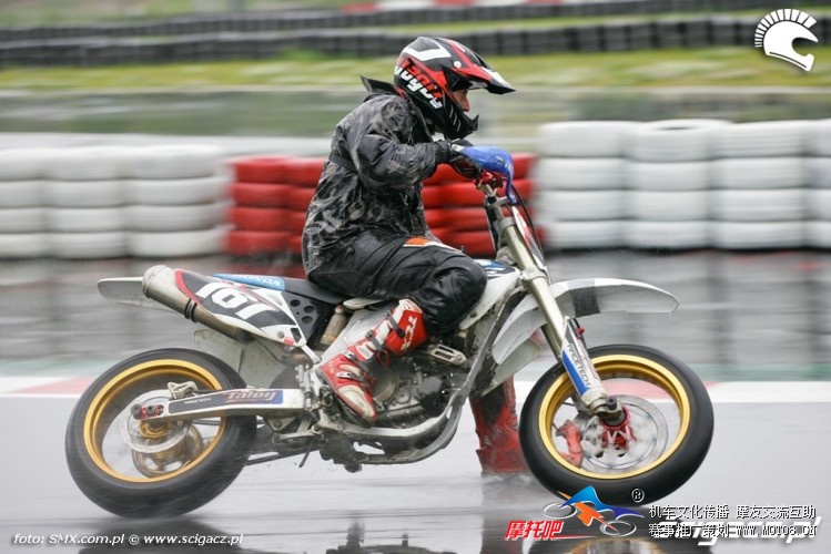 Honda_Runda_Supermoto_w_Toruniu_2013.jpg