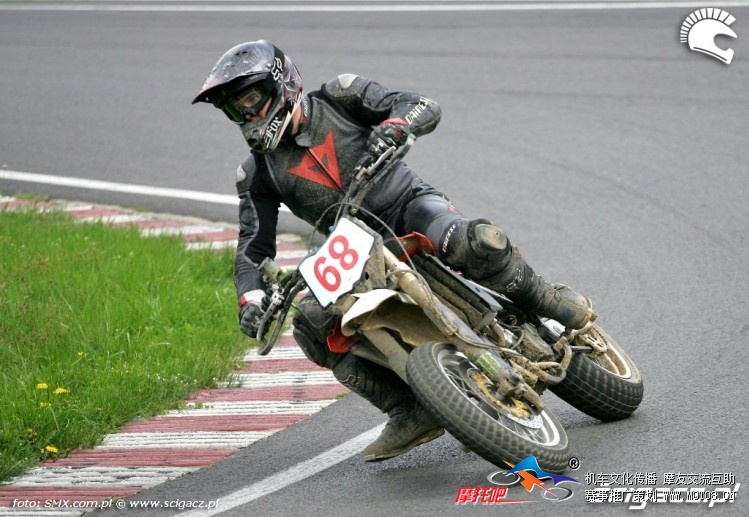 Runda_Supermoto_w_Toruniu_2013_Huska.jpg