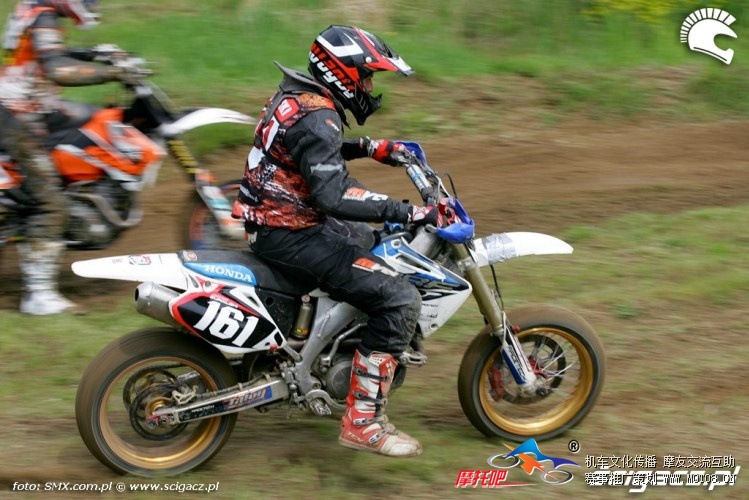 W_terenie_Runda_Supermoto_Torun_2013.jpg