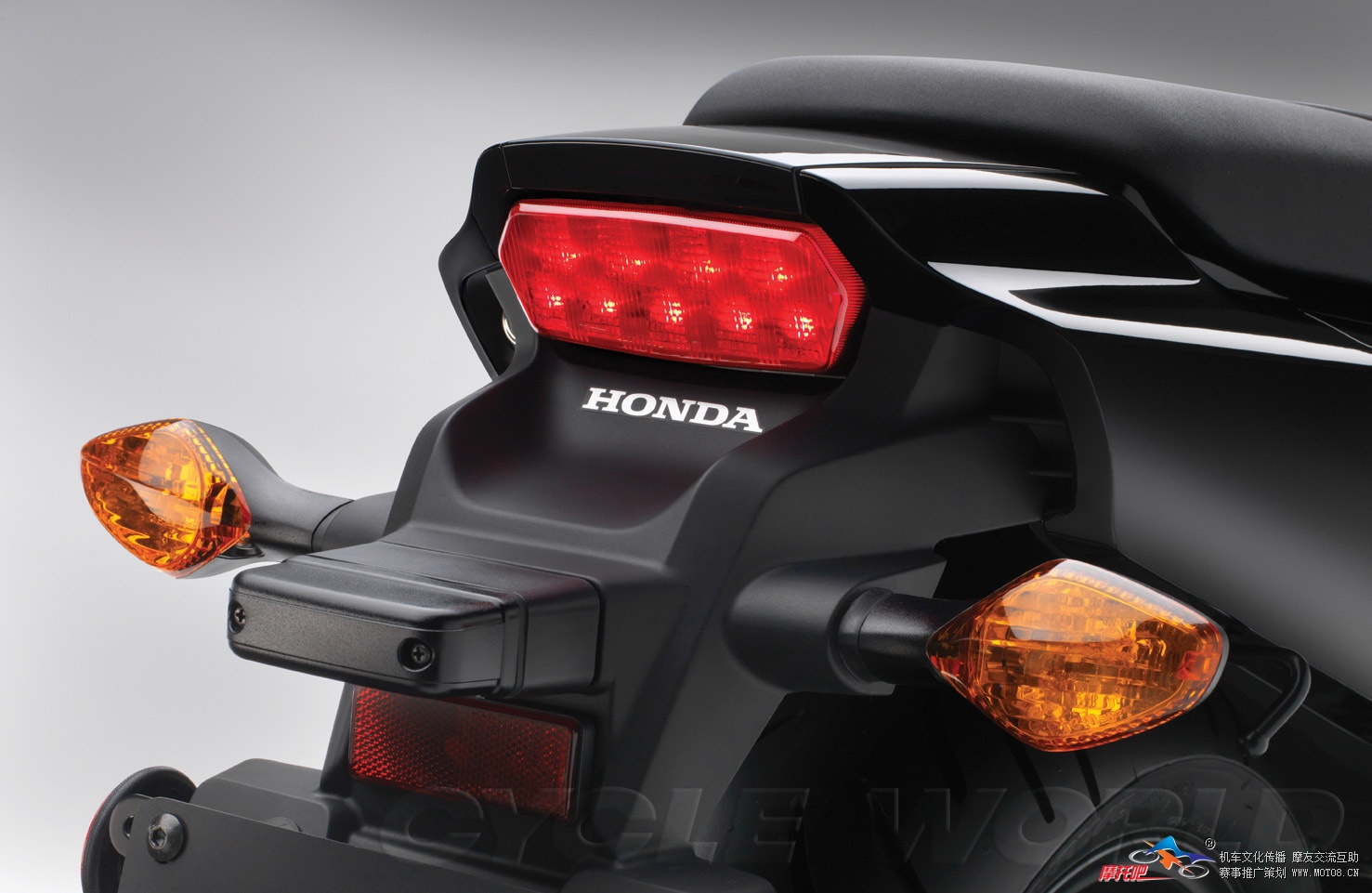 2014-Honda-CTX700N-taillight_014.jpg