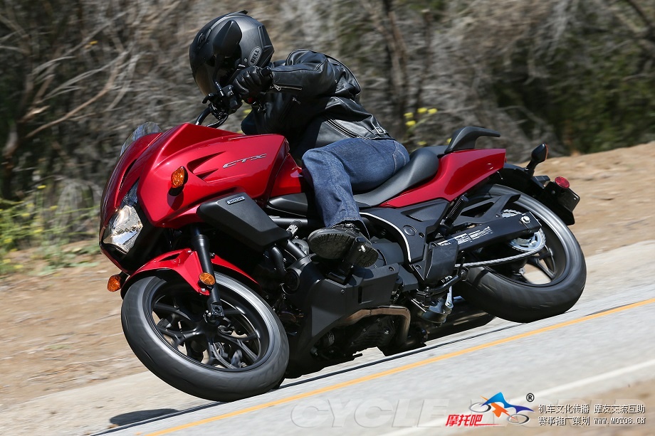 2014-Honda-CTX700_001A.jpg