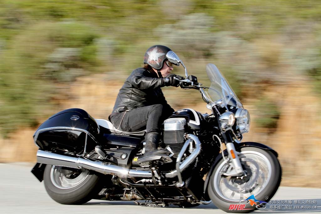 2013-moto-guzzi-california-1400-touring-action-11.jpg