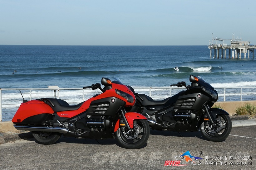 2013-Honda-Gold-Wing-F6B_005.jpg