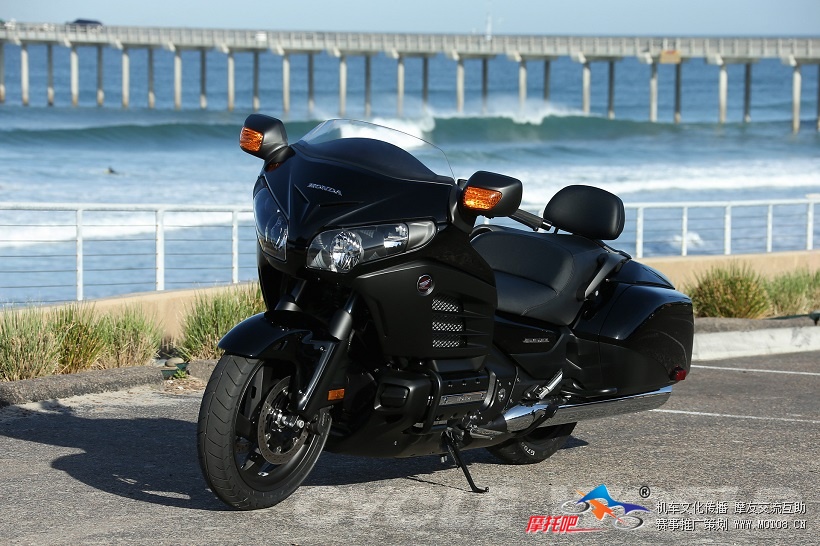 2013-Honda-Gold-Wing-F6B_007.jpg