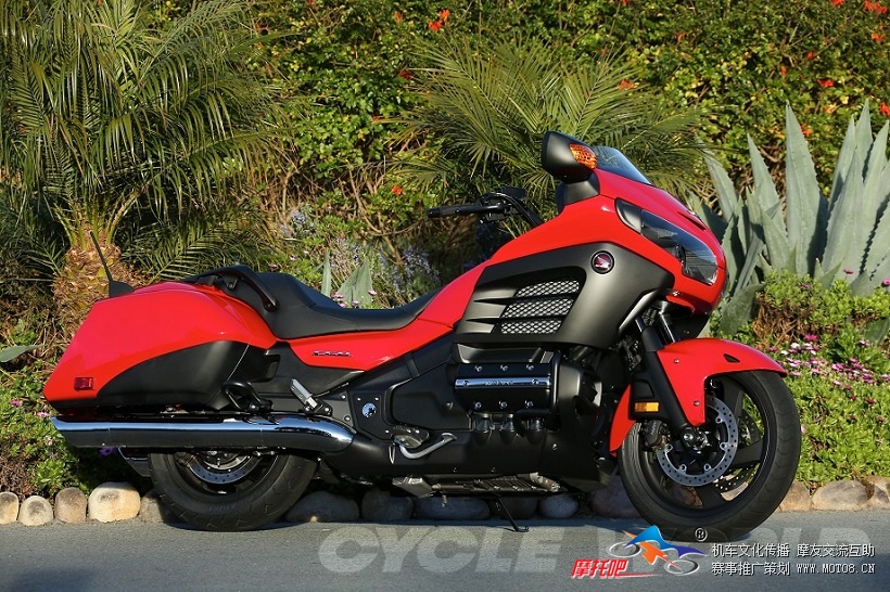 2013-Honda-Gold-Wing-F6B_012.jpg