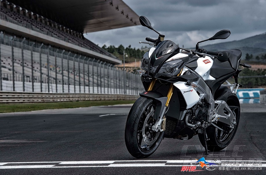 APRILIA-TUONO-V4-R-ABS-STATIC-3-4-FRONT-L-IN-TWO-TONE-WHITE-BLACKA.jpg