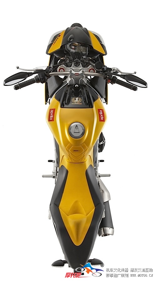 Aprilia_Tuono_V4R_009.jpg