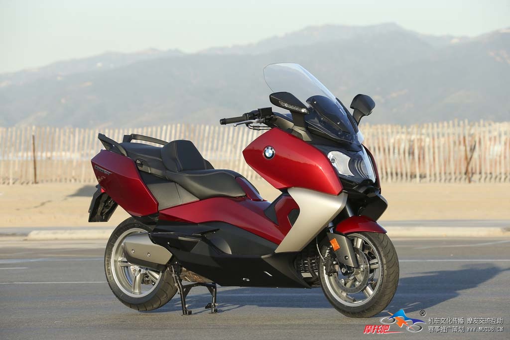 2013-bmw-c650-gt-17-static-right.jpg