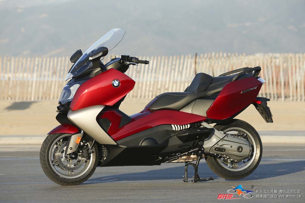 2013-bmw-c650-gt-16-static-left.jpg