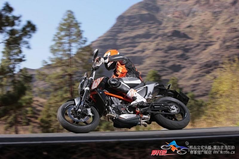 ktm-690-duke-8_800x0w.jpg