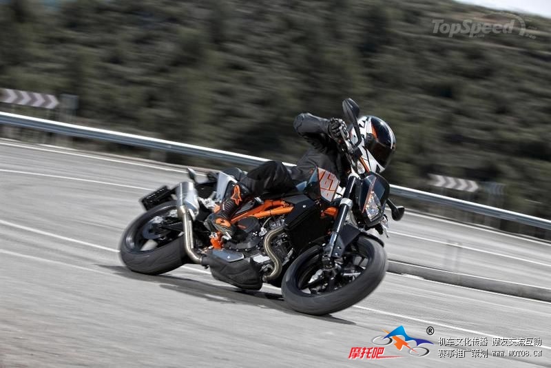 ktm-690-duke-52_800x0w.jpg