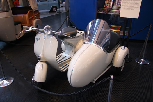 三轮vespa(ape 150 cassone)