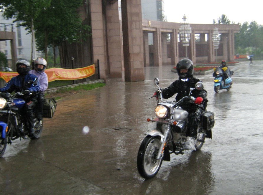 这是到了吉林市了雨还在下。