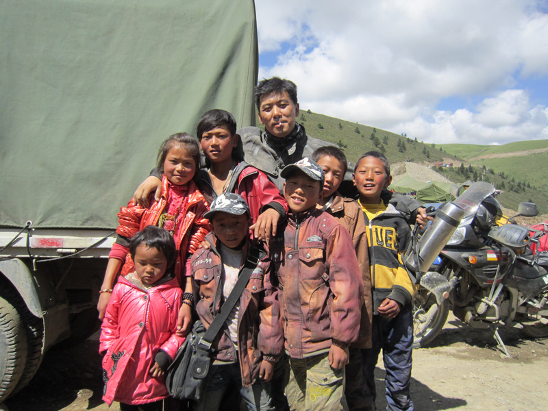 nEO_IMG_藏区的孩子们.jpg