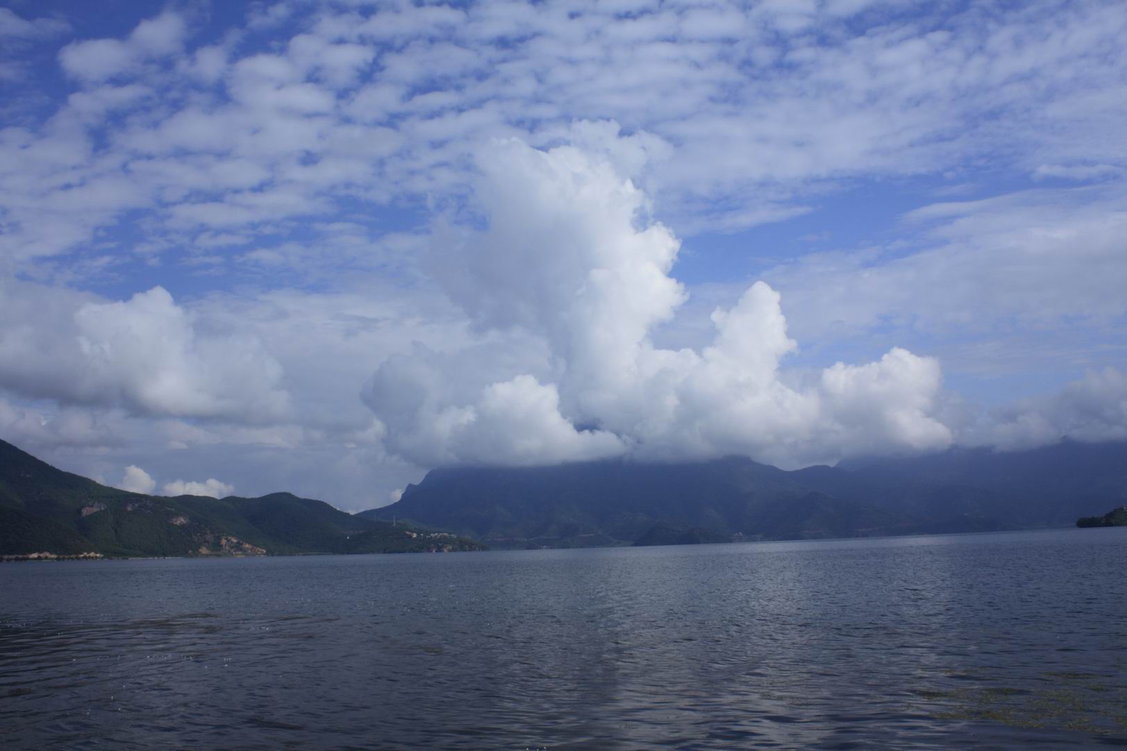 云与湖1.JPG